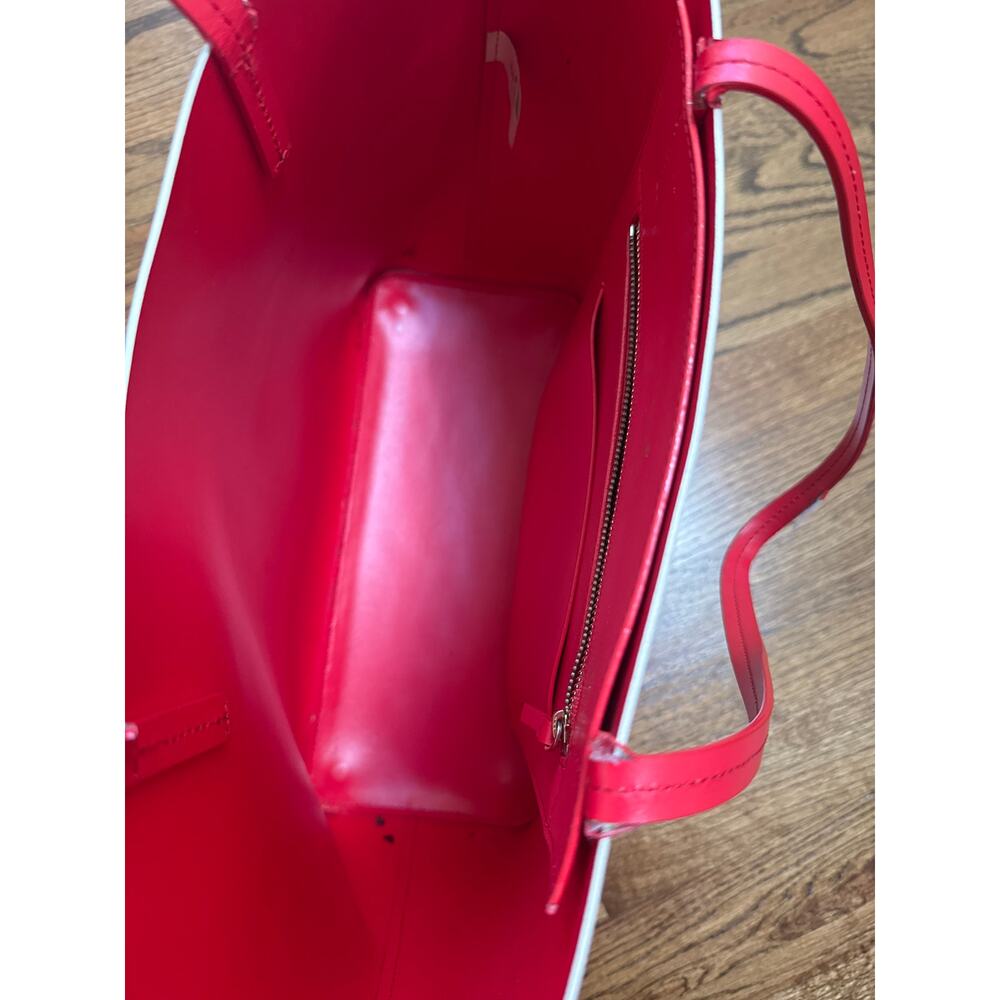 Kate Spade New York
Extra Spicy Chili Pepper Little Len Tote - Picture 10 of 10